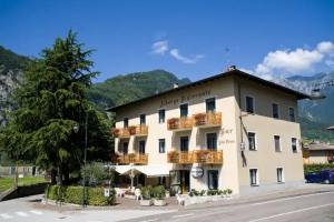 Hotel Antica Croce - Gardaslowemotion, Tenno