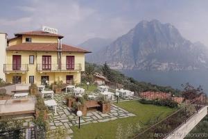 Riva di Solto - Hotels