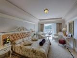 Deluxe Grand Family Suite with land view