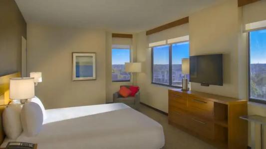Hyatt Place Charlotte Downtown - 5