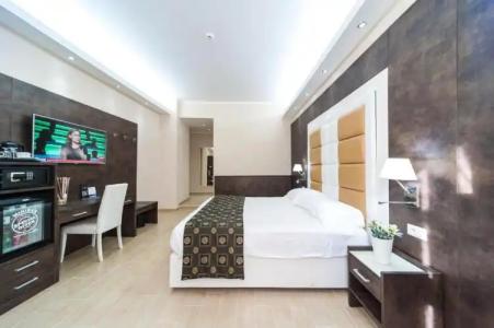 Relais Trevi 95 Boutique - 79