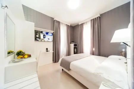 Relais Trevi 95 Boutique - 16