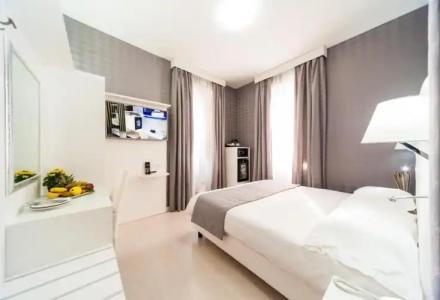 Relais Trevi 95 Boutique - 60