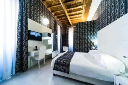 Relais Trevi 95 Boutique - 76