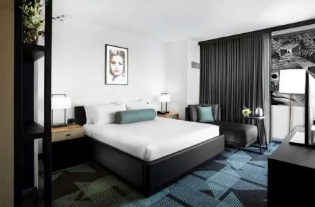 Downtown Grand & Casino - 34