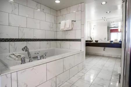 Downtown Grand & Casino - 10