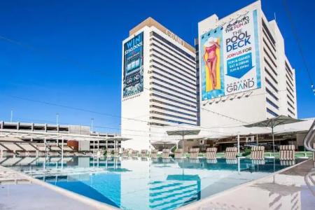 Downtown Grand & Casino - 17