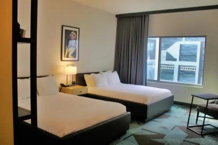 Downtown Grand & Casino - 4