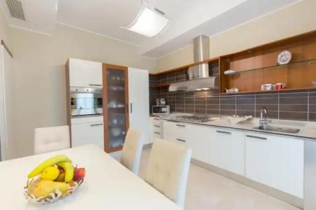 ApartEngland - 45