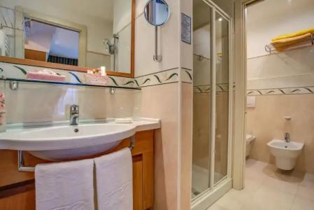 ApartEngland - 6