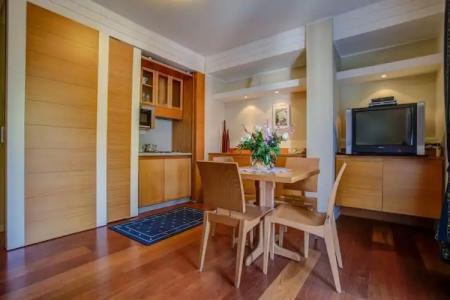 ApartEngland - 26