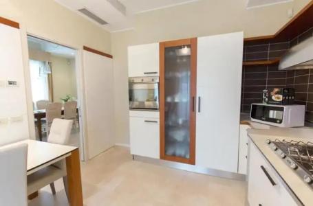 ApartEngland - 49