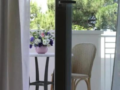 ApartEngland - 52