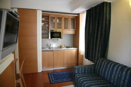 ApartEngland - 69