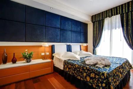 ApartEngland - 29