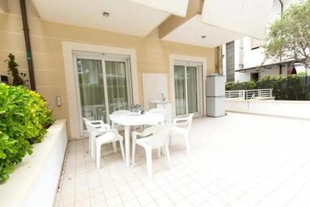 ApartEngland - 41