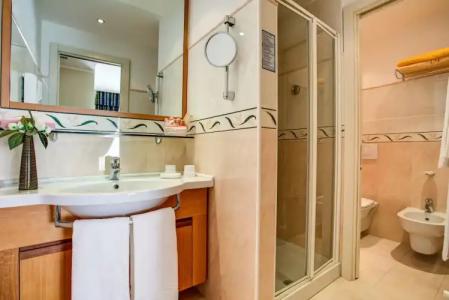 ApartEngland - 7