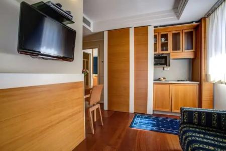 ApartEngland - 31