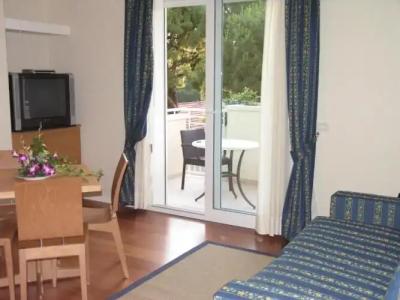 ApartEngland - 59