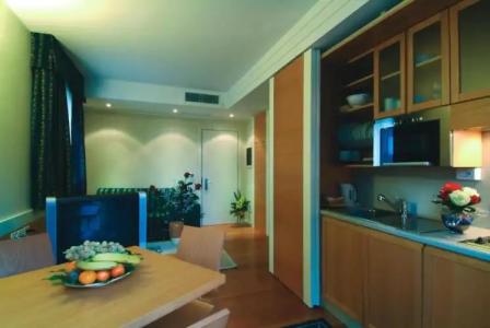 ApartEngland - 54