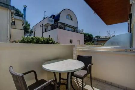 ApartEngland - 23