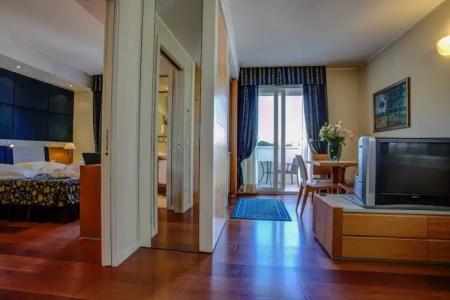 ApartEngland - 15