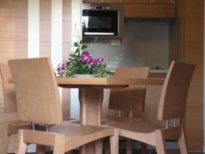 ApartEngland - 60