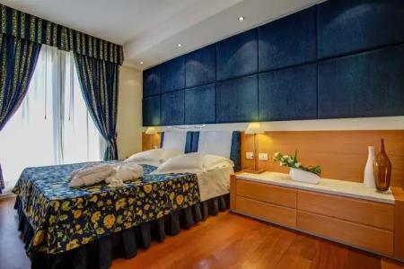 ApartEngland - 12