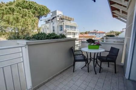 ApartEngland - 28