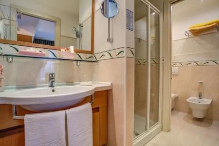 ApartEngland - 36