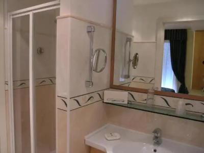 ApartEngland - 51