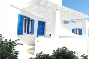 Livanios Studios, Adamas