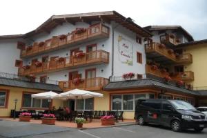 Hotel Canada, Pinzolo