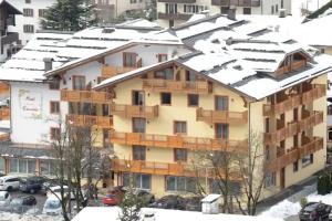 Hotel Canada, Pinzolo