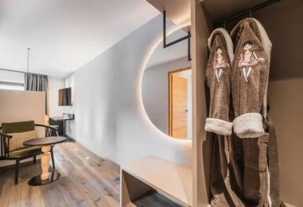 La Cort My Dollhouse - Adults Only - 18