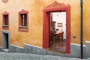 Dimora I Manichei, Monforte d'Alba