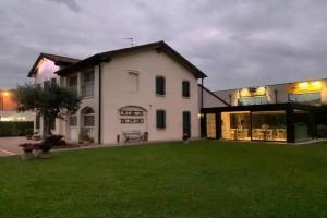 Villa Myosotis, Mirano