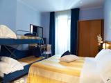 Standard Quadruple room with partial sea view