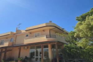 Hotel Ristorante La Decanata, Castella