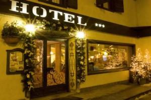 Hotel Posta, Ecche