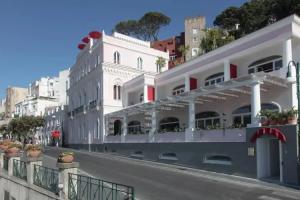 Hotel Capri, Capri Village