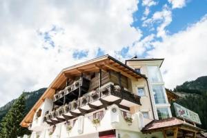 Chalet Pineta relax location, Canazei