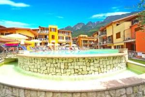 Atlantide - Lake View & Private Garden Apart-hotel