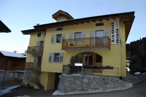Hotel Mountain Resort, Commezzadura