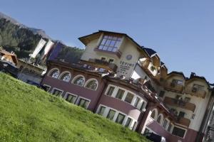 Tevini Dolomites Charming Hotel, Commezzadura