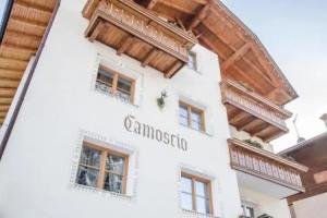 Pensione Camoscio, La Villa