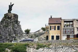 Apartments FLORA and boat cruising, Virpazar