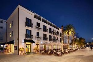 Hotel Pine, Tivat