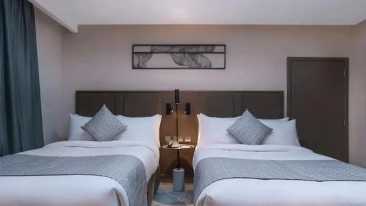 Holiday International - 109