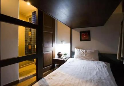 Chetuphon Gate - 104